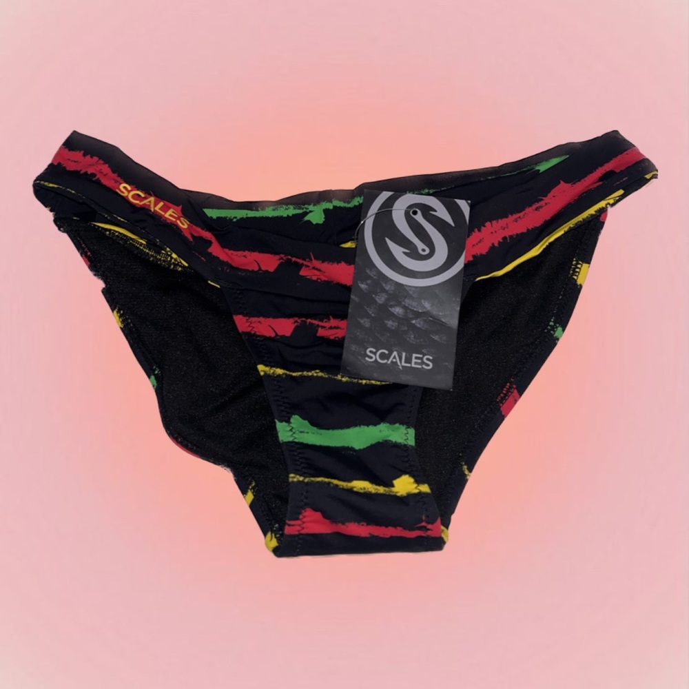 striped black bikini bottoms 🤍✨